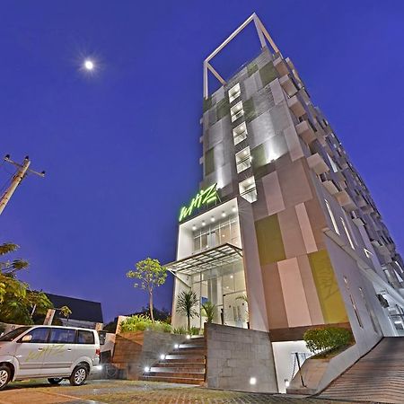 Whiz Hotel Pemuda Semarang Esterno foto